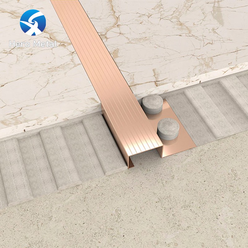 دوش کاشی با نوار موزاییک